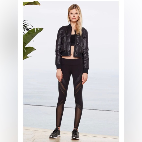 ALO YOGA EPIC LEGGING IN BLACK - Picture 3 of 10